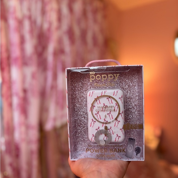 PINK BOW 🎀 charger For Phone LOVESHACKFANCY VIBES SOLD OUT NEVER USED. - Picture 2 of 4